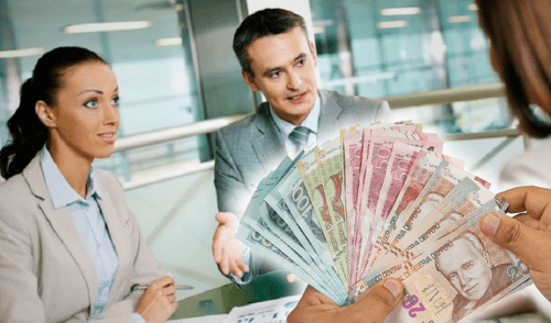 trabajadores en oficina