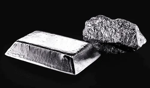 El rodio es un metal duro, brillante y plateado. Se puede encontrar también en formas de pepitas.