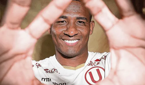 Veloz y potente. El futbolista ecuatoriano José Carabalí con la camiseta de Universitario. Foto: difusión Veloz y potente. El futbolista ecuatoriano José Carabalí con la camiseta de Universitario.