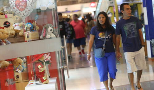 De acuerdo con la Cámara de Comercio de Lima, se proyecta un crecimiento del 6 % en las ventas retail. Foto: Andina San Valentín