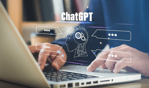 ChatGPT, la innovadora herramienta de inteligencia artificial, está revolucionando la manera en que los profesionales abordan tareas diarias, prometiendo un ahorro significativo de tiempo. Foto: composición LR/Forbes