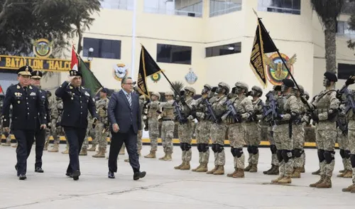 Paso apurado. El ministro decidió comprar a FAME los fusiles israelíes Arad 5 por los factores “tiempo” y “bajo costo”, y porque necesitaba mostrar “logros”. Paso apurado. El ministro decidió comprar a FAME los fusiles israelíes Arad 5 por los factores “tiempo” y “bajo costo”, y porque necesitaba mostrar “logros”.