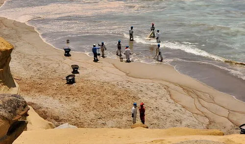 Derrame de petróleo golpeó ecosistema en playas de Talara. Créditos: Almendra Ruesta / URPI-LR