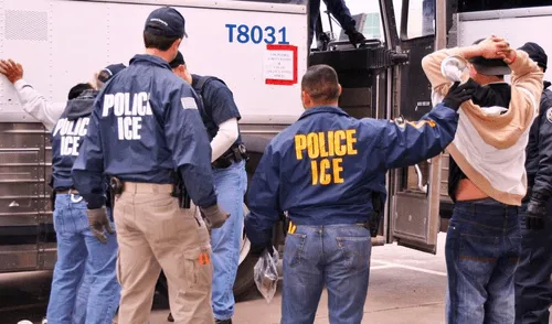 ICE se mantiene deportando inmigrantes indocumentados tras la llegada de Trump al poder de Estados Unidos.