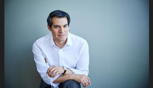 Miguel Harth-Bedoya. Foto: Michal Novak. Miguel Harth-Bedoya. Foto: Michal Novak.