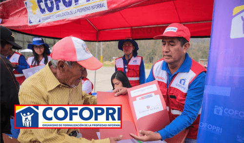 Cofopri brinda títulos de propiedad a los dueños de terrenos informales en Perú. Foto: composición LR/Andina Cofopri brinda títulos de propiedad a los dueños de terrenos informales en Perú.