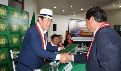 Rector de la universidad presenta proyecto ley.