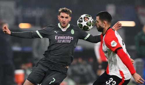 Santiago Giménez jugó como titular en la derrota del AC Milan ante Feyenoord. Foto: AFP Santiago Giménez jugó como titular en la derrota del AC Milan ante Feyenoord