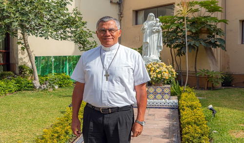 Monseñor Vizcarra fue párroco en la subprefectura de Mongo, en el Chad, África. También es conocida su labor pastoral en el vicariato de Jaén. Fotografía: Conferencia Episcopal. Monseñor Alfredo Vizcarra en la sede de la Conferencia Episcopal.
