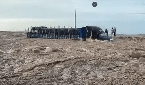 huaicos afectan vehículos en la Panamericana Sur
