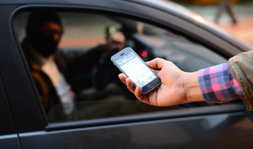 Taxistas deberán cumplir ciertos requisitos para poder ingresar al Aeropuerto Jorge Chávez. Foto: LR Taxistas deberán cumplir ciertos requisitos para poder ingresar al Aeropuerto Jorge Chávez