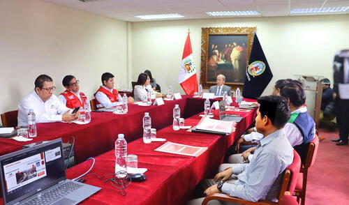 La reunión multisectorial abordó la problemática del malecón ribereño en Moquegua, con la participación de líderes regionales y locales. Presidente de la Corte Superior de Justicia de Arequipa lideró reunión.