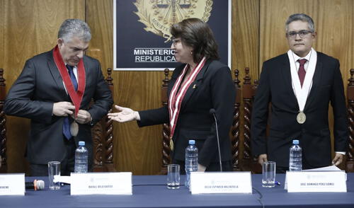 Delia Espinoza, fiscal de la Nación en conferencia de prensa con los fiscales del caso Lava Jato Delia Espinoza, fiscal de la Nación en conferencia de prensa con los fiscales del caso Lava Jato
