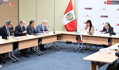 José Salardi (MEF) y Desilú León (Mincetur) se reunieron con gremios como la SNI y ADEX.