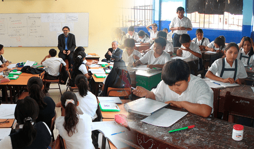 En Lima Metropolitana, solo 492 directores lograron superar la evaluación del Minedu. Foto: composición LR/UCH/Andina Año escolar 2025 del Minedu
