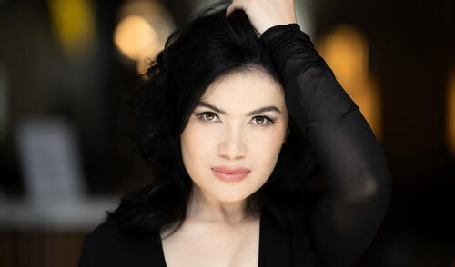 Soprano uzbeka Barno Ismatullaeva. Soprano uzbeka Barno Ismatullaeva.