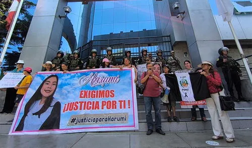 Familiares  protestaron en los exteriores del Ministerio Público. Créditos: Yolanda Goicochea / La República.