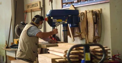 En el sector madera se perdieron más de 3.000 empleos. En el sector madera se perdieron más de 3.000 empleos.