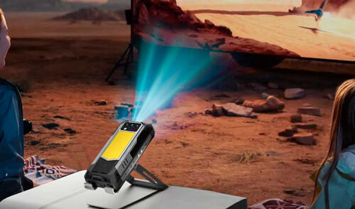 El proyector se encuentra en la parte superior del teléfono. Foto: Lifehacker El proyector se encuentra en la parte superior del teléfono. Foto: Lifehacker