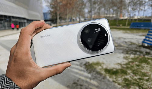 El móvil destaca en apartados como potencia, pantalla y cámara. Foto: Martin Reyes / La República El móvil destaca en apartados como potencia, pantalla y cámara. Foto: Martin Reyes / La República