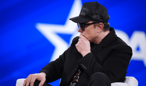 ¿Efectos contra sus empresas? Magnate enfrenta devaluación de la compañía automovilística. Fuente:AFP