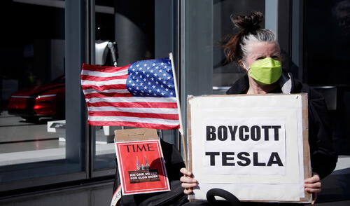 Las críticas apuntan a cómo las medidas impulsadas por Musk están afectando a las agencias federales.