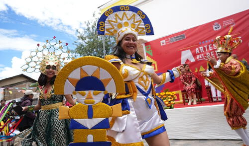La Festividad de la Virgen de la Candelaria en Puno reúne a miles de danzantes y músicos, quienes exhiben una vibrante gama de colores. Foto: Andina Fiesta de la Candelaria