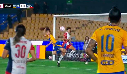 Lizbeth Ovalle anotó el primer gol de Tigres con una espectacular maniobra en el aire. Foto: captura/Fox Sports Lizbeth Ovalle anotó el primer gol de Tigres con una espectacular maniobra en el aire