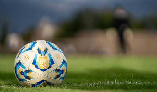 La Liga 1 Apertura 2025 avanza hacia sus jornadas clave, con equipos como Melgar, Sporting Cristal y Alianza Lima en la pelea por el título.