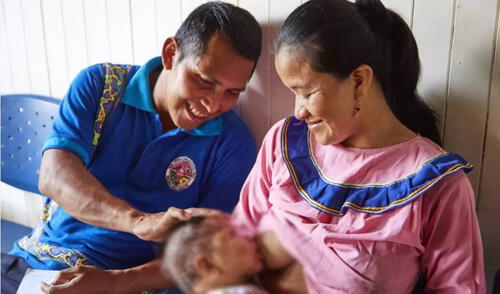 Con 15 votos a favor y 2 abstenciones, la Comisión de Trabajo aprobó el dictamen que brinda beneficios a los padres y madres trabajadores. Foto: Unicef Congreso