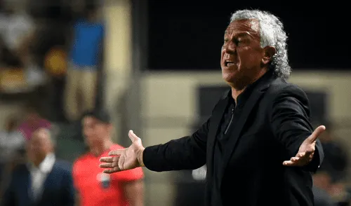 Néstor Gorosito afronta su primera experiencia en Alianza Lima y el fútbol peruano. Foto: AFP Desde Argentina le dejan su chiquita a Néstor Gorosito tras triunfo de Alianza Lima