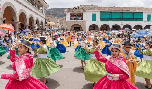Con música, color y tradiciones, el evento tuvo un exitoso desarrollo en el Centro Histórico de Huamanga. Fuente: Difusión. Con música, color y tradiciones, el evento tuvo un exitoso desarrollo en el Centro Histórico de Huamanga.