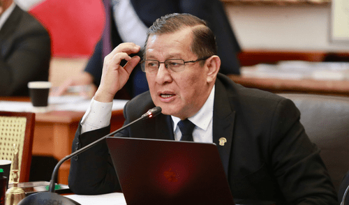 Eduardo Salhuana, presidente del Congreso, insiste en que la norma debe ser cumplida mientras no sea declarada inconstitucional por el Tribunal Constitucional. | Foto: Congreso. Eduardo Salhuana, presidente del Congreso, insiste en que la norma debe ser cumplida mientras no sea declarada inconstitucional por el Tribunal Constitucional.