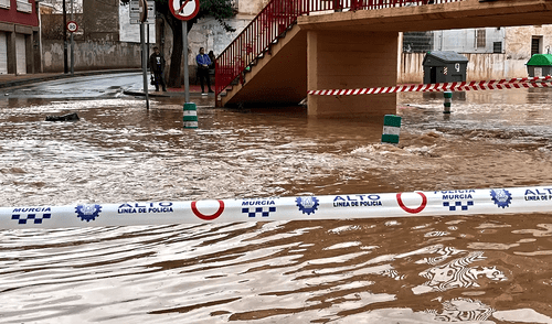 Fuertes lluvias causan inundaciones en Murcia