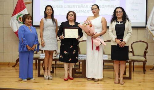 En un evento titulado “Mujeres liberteñas que rompen esquemas”, Peralta compartió su testimonio como panelista en un conversatorio sobre innovación y resiliencia. Fuente: Difusión. En un evento titulado “Mujeres liberteñas que rompen esquemas”, Peralta compartió su testimonio como panelista en un conversatorio sobre innovación y resiliencia.