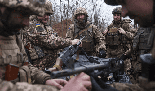 Francia destinará 200 millones de dólares de activos rusos congelados para financiar ayuda militar a Ucrania. Foto: El Mundo Francia destinará 200 millones de dólares de activos rusos congelados para financiar ayuda militar a Ucrania.