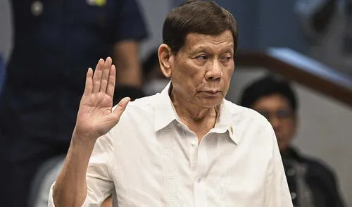 El expresidente filipino fue detenido en el aeropuerto de Manila tras su llegada a Hong Kong, en cumplimiento de una orden de la CPI por crímenes de lesa humanidad. Foto: AFP Detienen a Rodrigo Duterte, expresidente de Filipinas, por crímenes de lesa humanidad