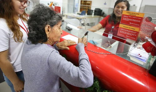 Pensión 65 entrega S/250 de manera bimestral a adultos mayores que carecen de las condiciones básicas para su subsistencia. Foto: Midis Pensión 65 entrega S/250 de manera bimestral a adultos mayores que carecen de las condiciones básicas para su subsistencia. Foto: Midis