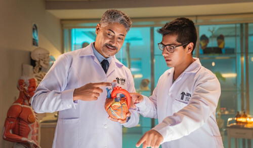 UPN ofrece laboratorios equipados con representaciones virtuales de partes del cuerpo reales. Fuente: Difusión. UPN busca revolucionar la formación en salud con modernas instalaciones y herramientas tecnológicas avanzadas.
