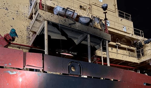 Ataque de Rusia en el puerto de Odesa deja cuatro tripulantes sirios muertos y daños en buque de carga.