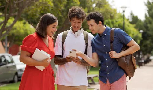 Con un crecimiento del 18 % a 20 % anual, los jóvenes que estudian en el extranjero prefieren visitar España.