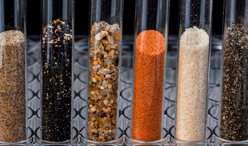 Las tierras raras son un grupo de 17 elementos químicos que incluyen los 15 lantánidos (como el neodimio, cerio y lantano). Foto: ICOG. Estas son las tierras raras, elementos químicos dominados por China, que despiertan el interés de Estados Unidos