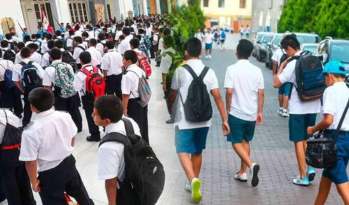 El incremento de la delincuencia en el Perú ha alertado a varios colegios públicos y padres de familia, quienes buscan velar por la seguridad de los estudiantes. Foto: composición LR/Andina suspenden clases presenciales en colegios privados