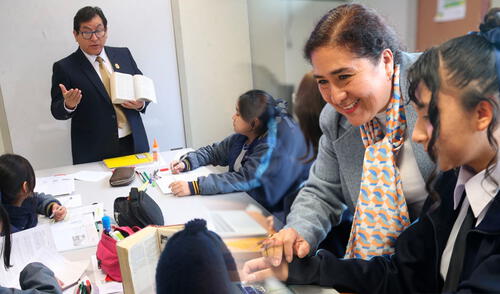 El Congreso busca modificar el decreto supremo que establece medidas para combatir la informalidad en el sistema educativo. Foto: composición LR plazo subsanación título pedagógico Congreso Año Escolar 2025