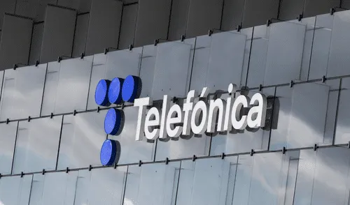 Logo de Telefónica del Perú en edificio. Foto: Reuters TdP cuenta con más de 13 millones de clientes en todo el país