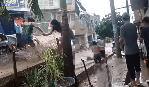 Mujer es arrastrada por huaico en Perú tras bajar de mototaxi, pero vecino la rescata a tiempo