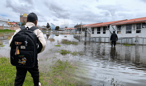 Estudiantes tuvieron que cruzar amplias lagunas para iniciar su año escolar. Créditos: Cinthia Álvarez / La República.