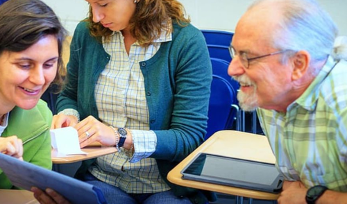 El Ministerio de Desarrollo e Inclusión Social (Midis) del Perú creó el programa Pensión 65 en 2011. Foto: Composición LR/Andina El Ministerio de Desarrollo e Inclusión Social (Midis) del Perú creó el programa Pensión 65 en 2011. Foto: Composición LR/Andina