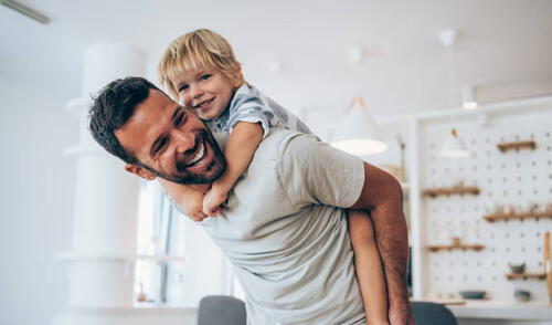 Conoce los premios por el Día del Padre en España | Foto: CNN Conoce los premios por el Día del Padre en España