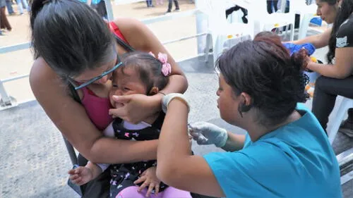 Padres deben llevar a sus hijos a vacunar contra el sarampión. Padres deben llevar a sus hijos a vacunar contra el sarampión.